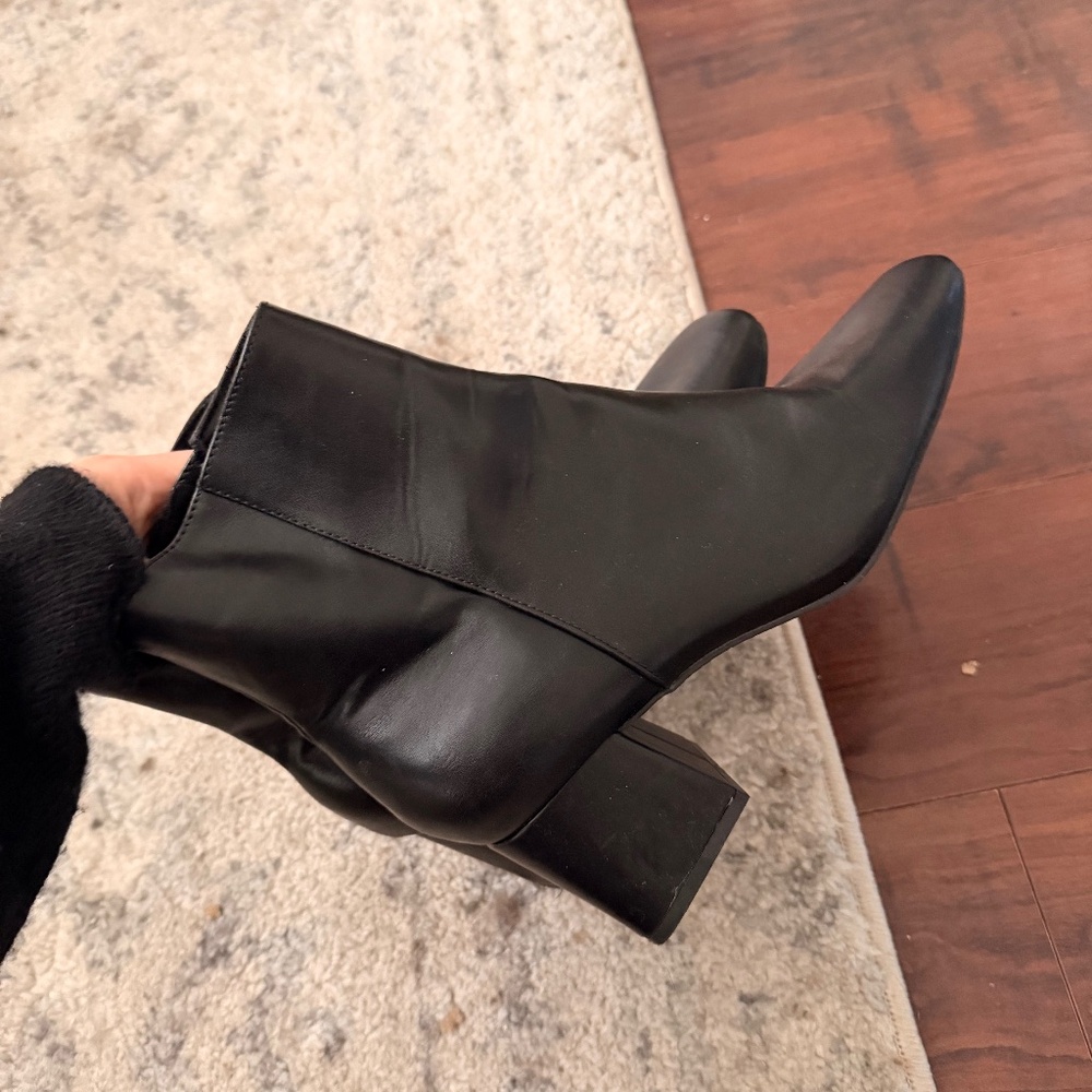 Old Navy Black Heeled Ankle Boot